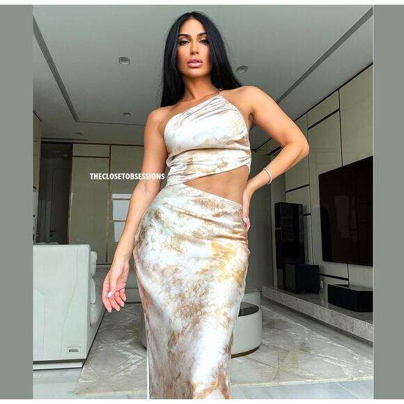 ZARA BLOGGER FAVE!!! Sleeveless Flowy Long Dress LAST ONE!!! - Picture 3 of 16